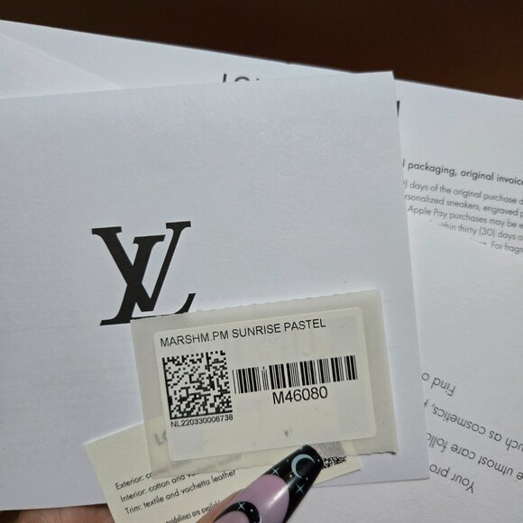 Pristine Louis Vuitton marshmallow sunrise in the city - Picture 9 of 11